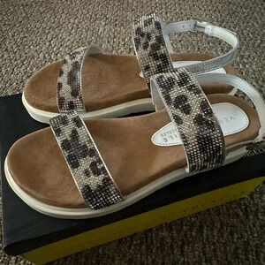 Very Volatile women’s bedazzled flat sandals Sz 6 nwt